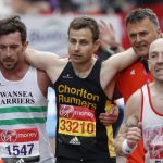 Marathon runner helps fellow athlete finish race